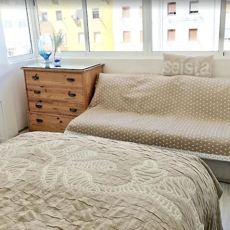 Oyo Guest House Duc De Gaeta Valencia Bagian luar foto