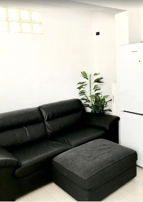 Oyo Guest House Duc De Gaeta Valencia Bagian luar foto
