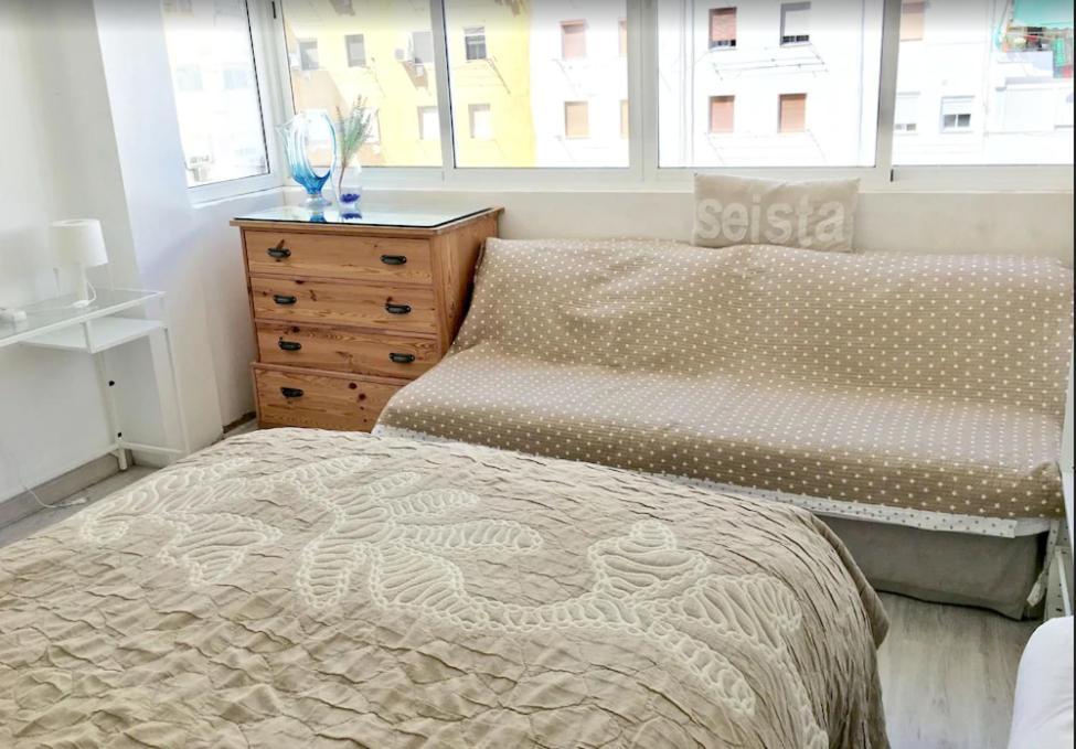 Oyo Guest House Duc De Gaeta Valencia Bagian luar foto