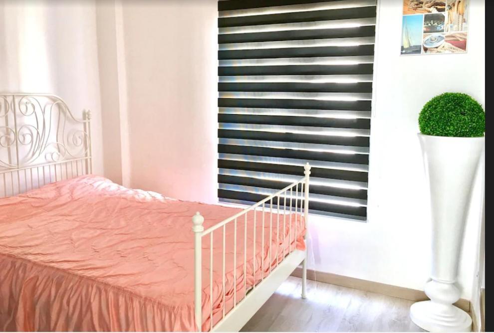 Oyo Guest House Duc De Gaeta Valencia Bagian luar foto