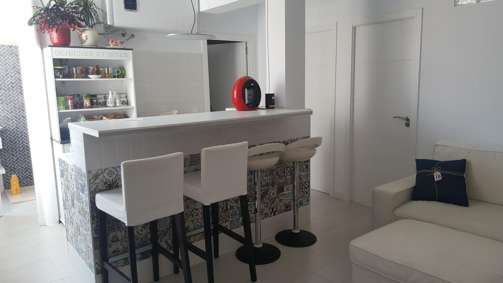 Oyo Guest House Duc De Gaeta Valencia Bagian luar foto