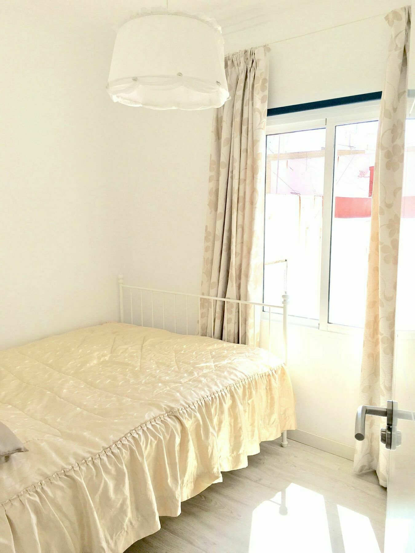 Oyo Guest House Duc De Gaeta Valencia Bagian luar foto